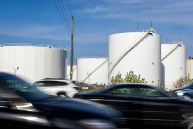 Il gas si mantiene sui massimi sopra 78 euro, Brent oltre i 100 dollari