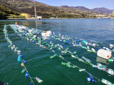 I radar satellitari aiutano a individuare i rifiuti di plastica in mare VIDEO
