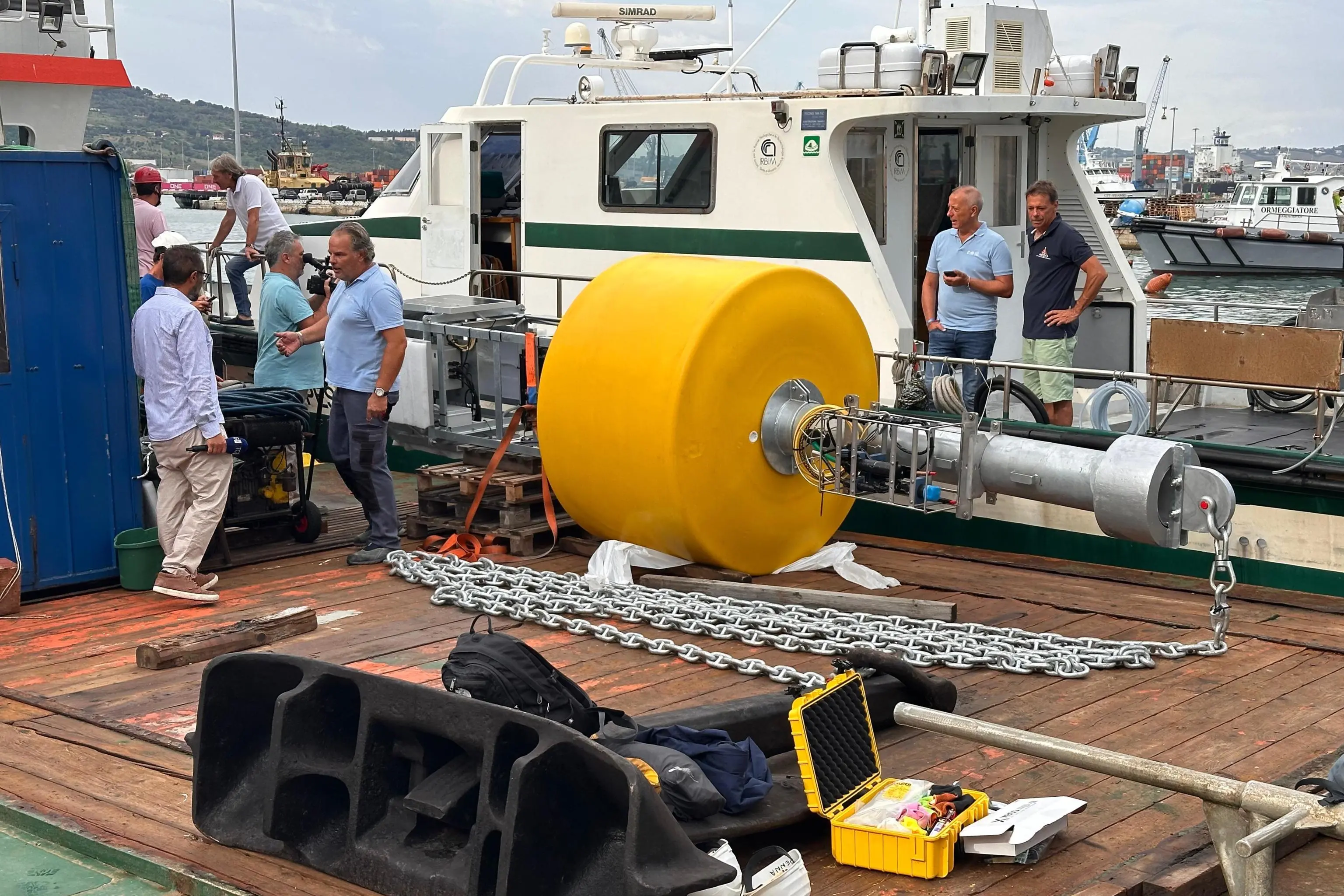 Sentinella contro i cambiamenti climatici, una boa al largo di Portonovo