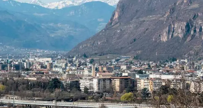 Comunali, il problema casa in cima all’agenda: le promesse di Andriollo e Corrarati