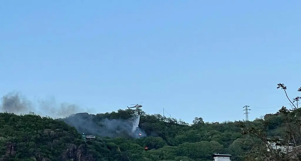 Bolzano, incendio sul Virgolo: minacciate diverse abitazioni