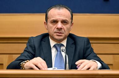 Cateno De Luca, in una seduta spiritica bipartisan è uscito che si vota il 9-10 maggio