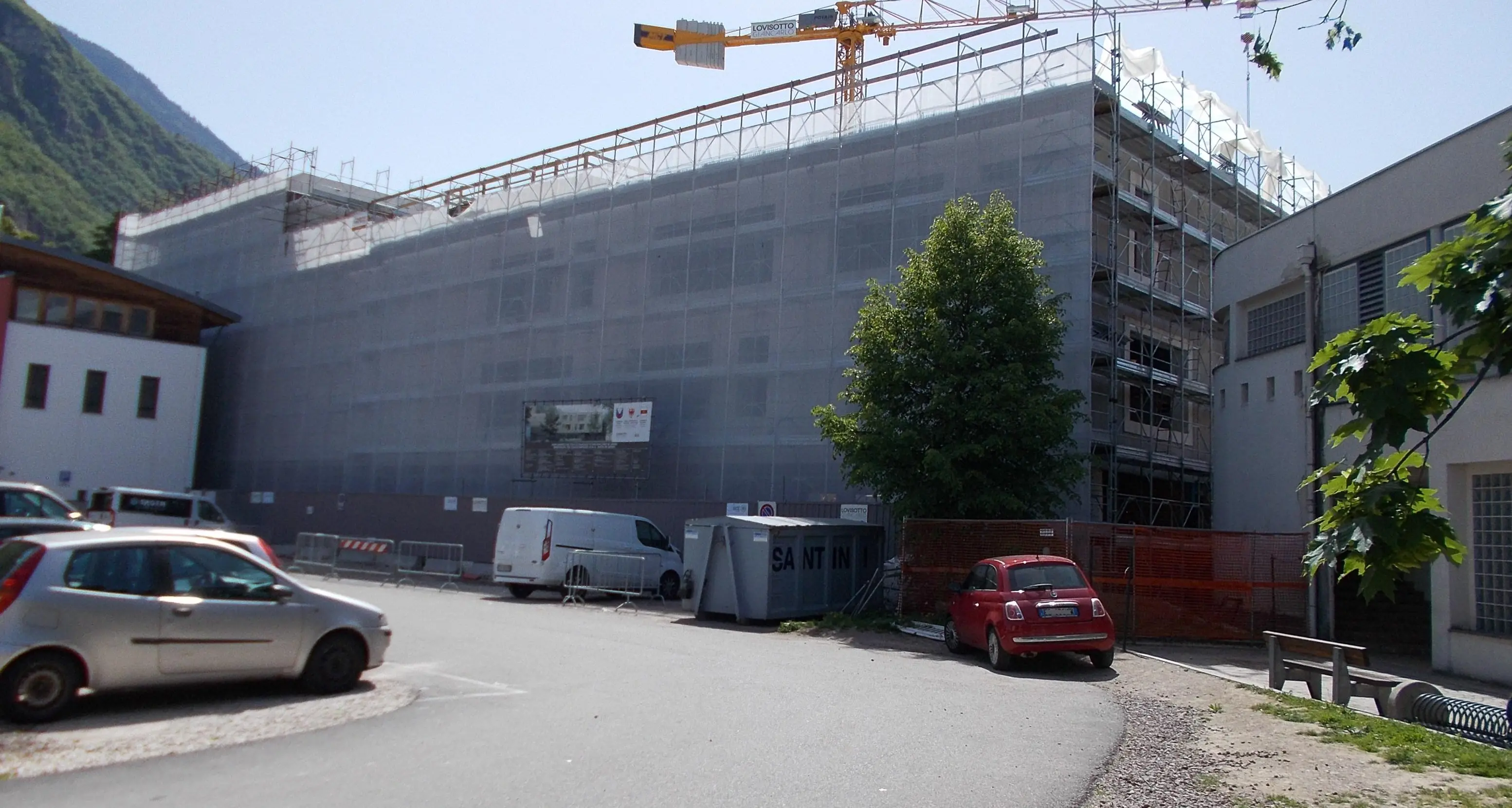 Laives, sul tetto della nuova scuola si prepara un orto didattico da coltivare