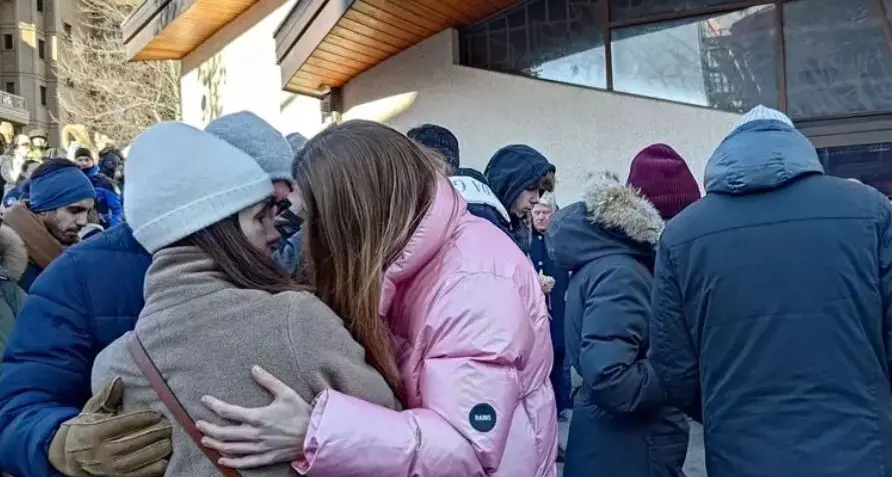 Crans-Montana, minuto di silenzio nelle scuole altoatesine