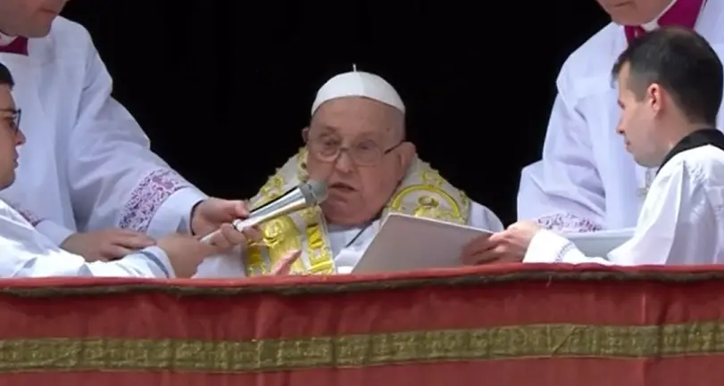 L'ultimo giorno di Papa Francesco: i potenti, la gente, i bambini e quell’ultima benedizione