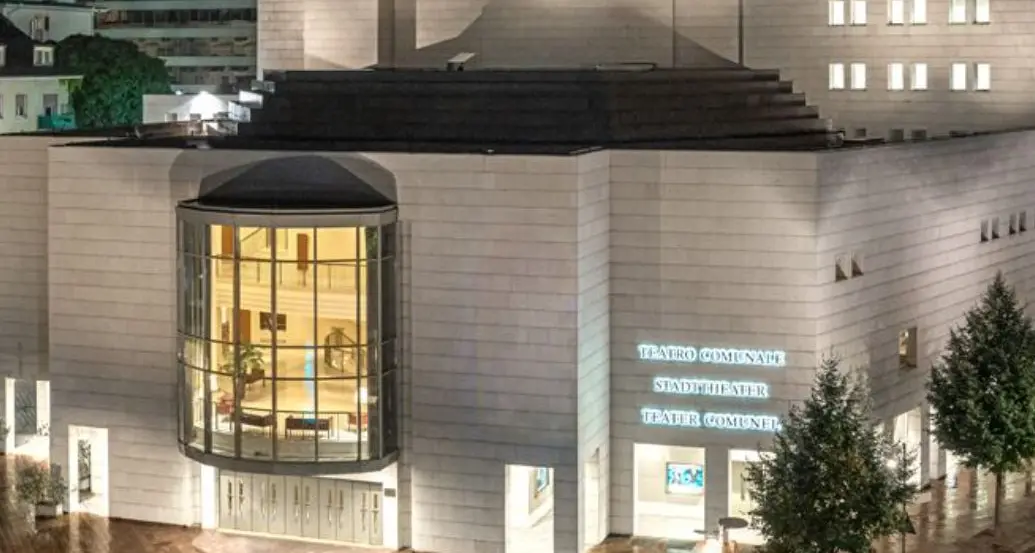 Pannelli fotovoltaici e teleriscaldamento, il Teatro comunale di Bolzano diventa green