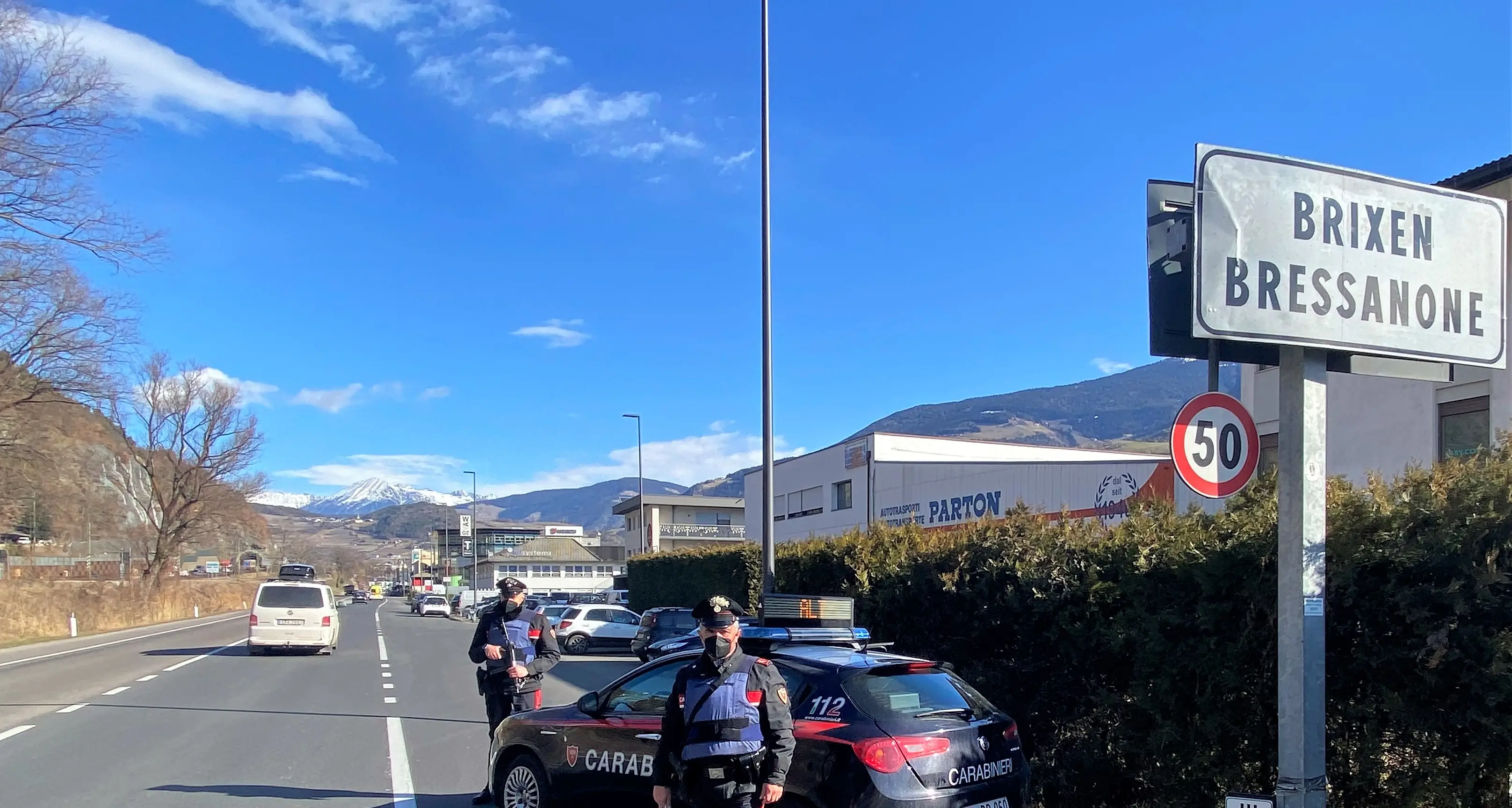 Varna, anziana reagisce al tentativo di rapina sul pianerottolo: arrestata una donna