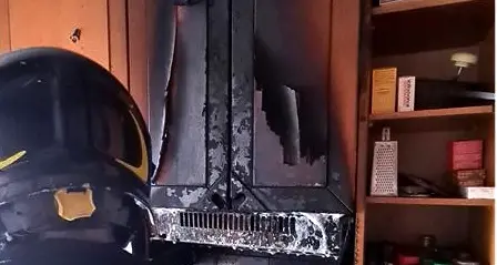«Va a fuoco la cucina»: intervento dei pompieri a Bolzano