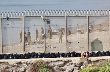 Migliaia di residenti di Ceuta in piazza, chiedono risposte alla Spagna e all'Ue