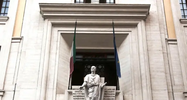 Istat: fiducia dei consumatori ai minimi da maggio 2013