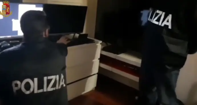 Blitz contro i No Vax: volevano costruire ordigni “fai da te”