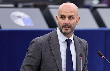 Fdi al Pe a von der Leyen, 'imbarazzante l'inchino a Carney'