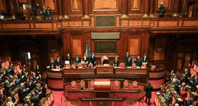 Governo: Monti, mi astengo, Meloni mi deve convincere