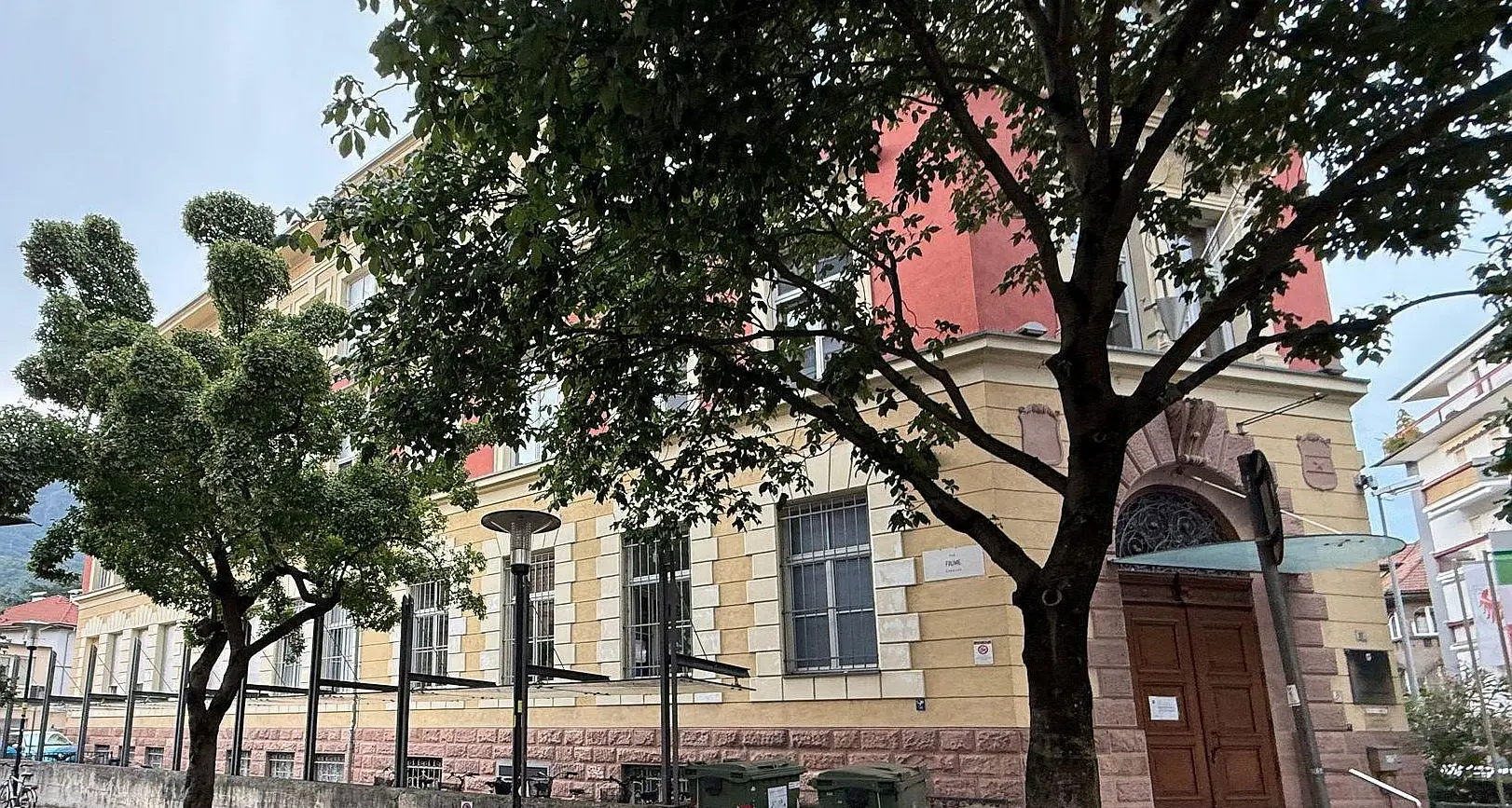 Insulta il prof e usa il cellulare Lo studente \"sborsa\" 400 euro