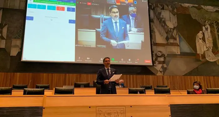 Il Consiglio provinciale si apre con minuto di silenzio per le vittime Covid