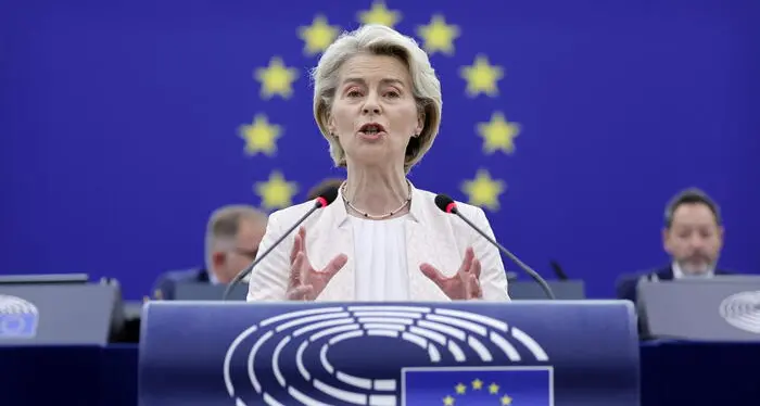 Commissione Ue, Ursula Von der Leyen rieletta con 401 voti, FdI vota contro