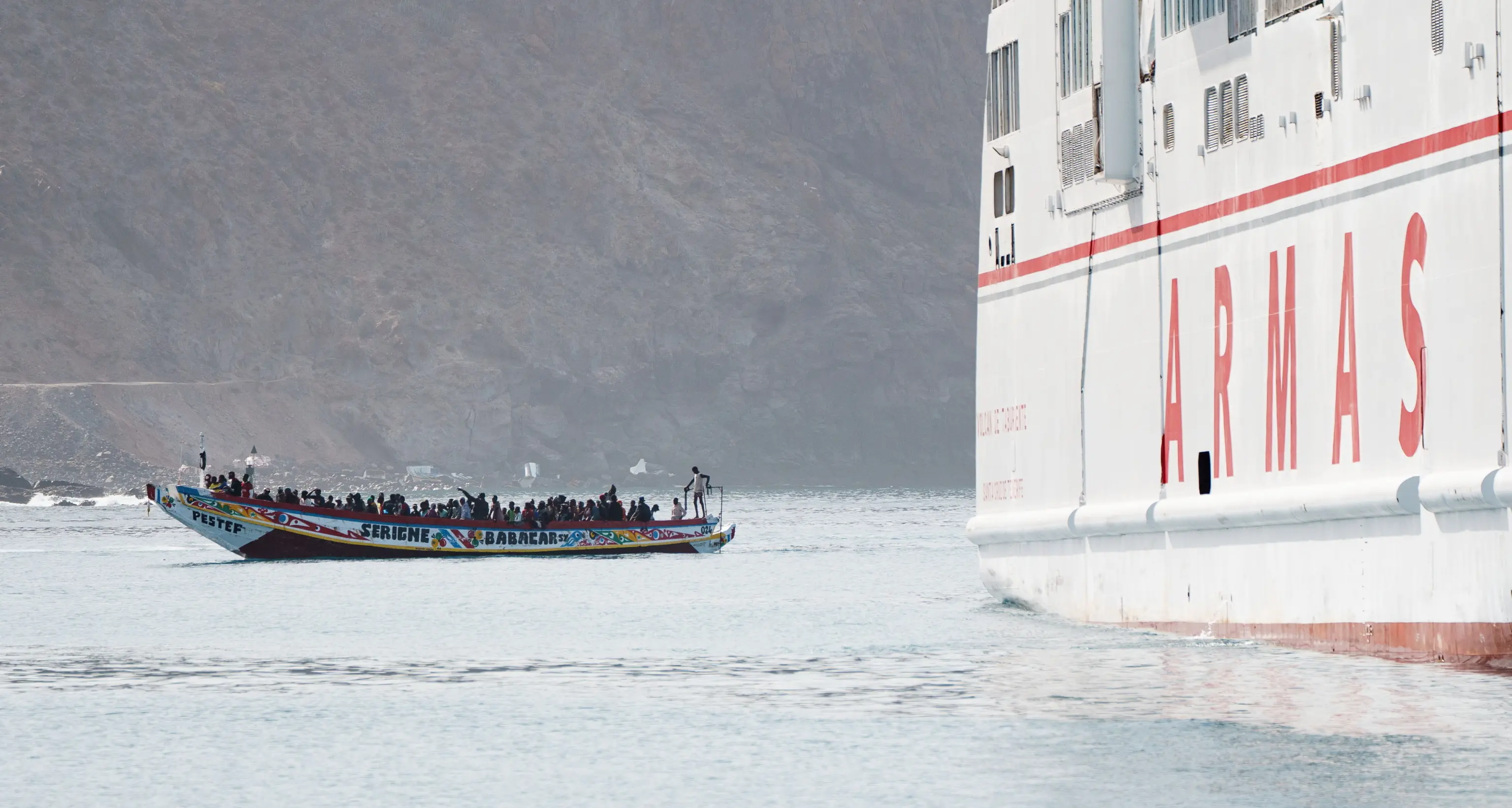 Migranti: 150 persone su 2 caicchi sbarcate alle isole Canarie