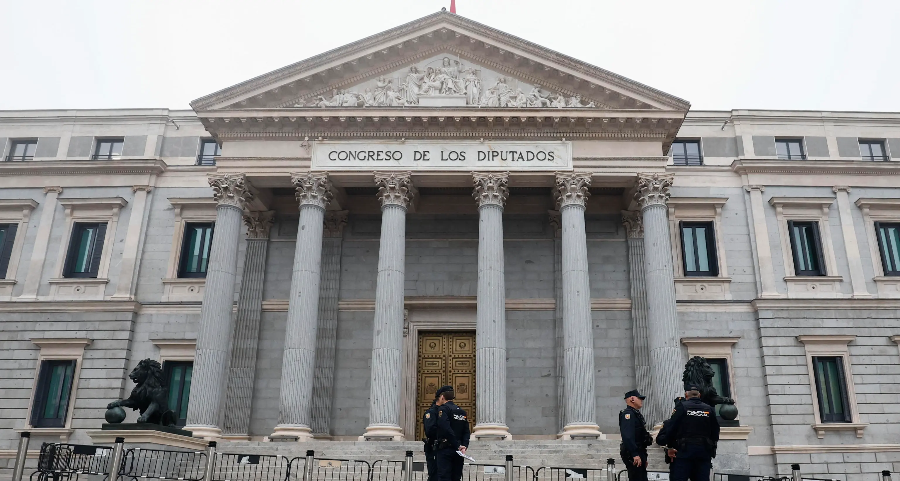 Spagna: aggrediti alcuni deputati del Psoe fuori dal Congresso