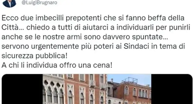 Venezia: sci d'acqua 'a motore' in Canal Grande, video è virale