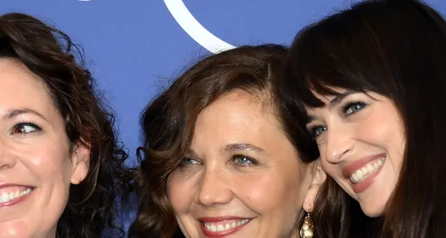 Venezia: a Maggie Gyllenhaal premio migliore sceneggiatura
