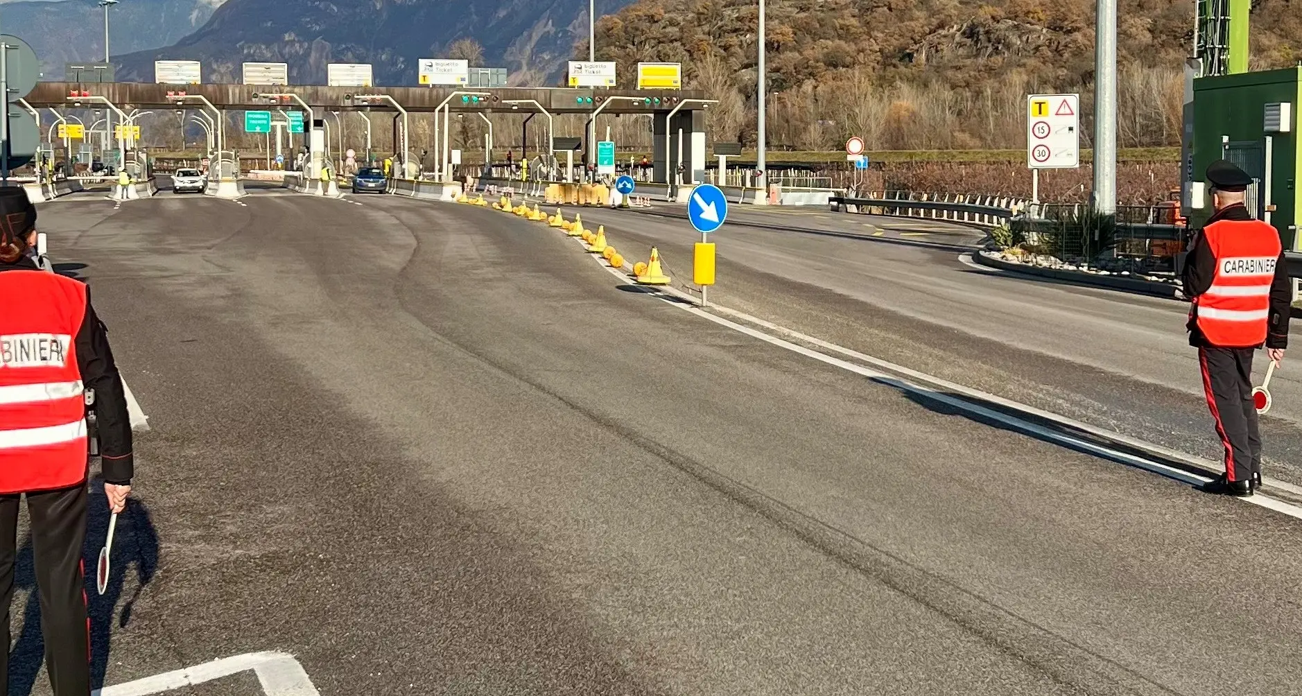 Controlli dei carabinieri al casello A22 di Egna-Ora: 12 segnalazioni per droga