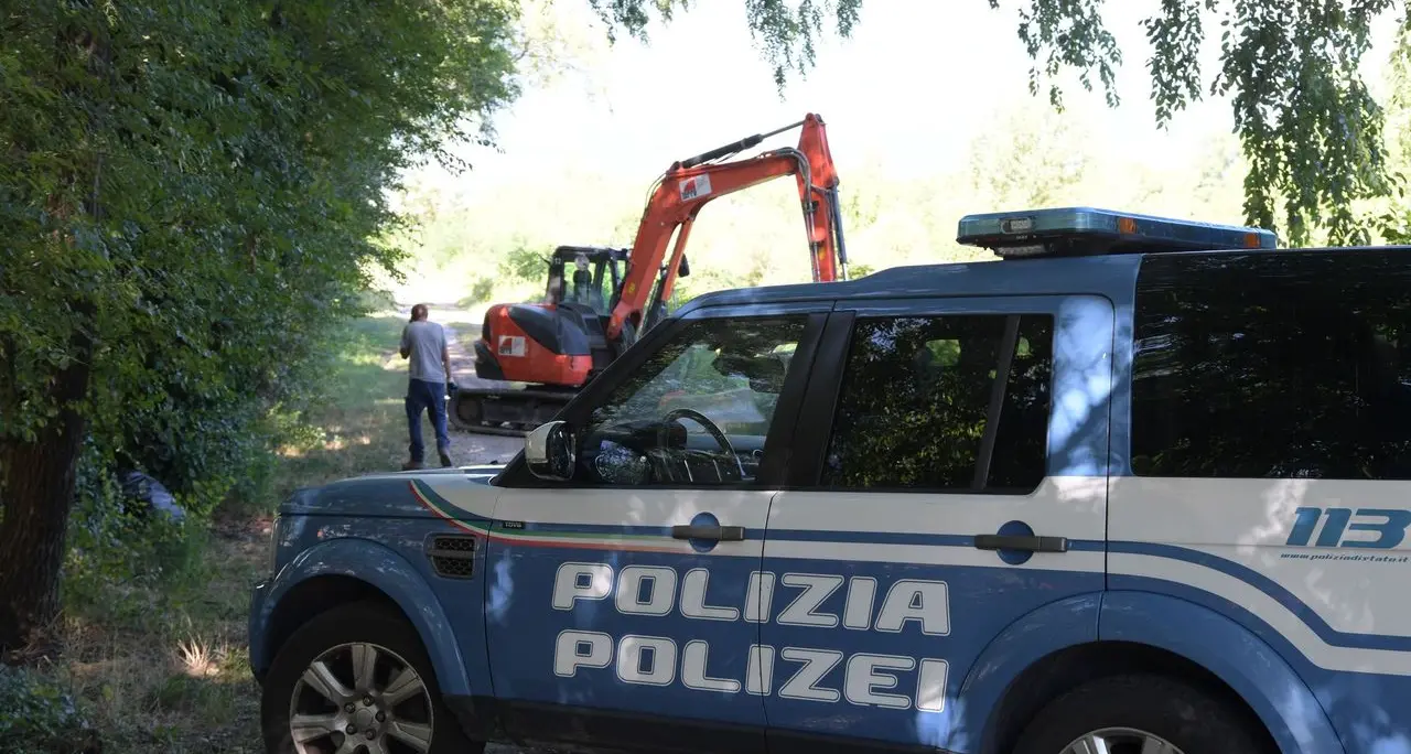 Sgomberate le tende e i giacigli sull'argine dell'Isarco: espulso un pluripregiudicato