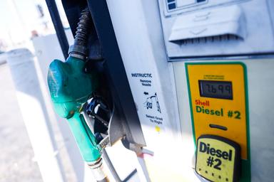 Vola il diesel negli Usa, prezzi al record storico di 6,3956 dollari al gallone