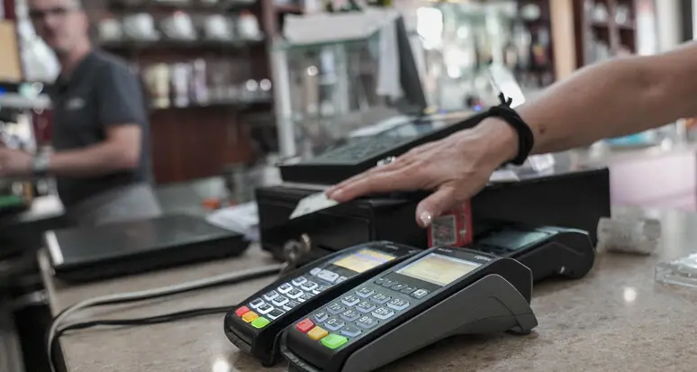 Bancomat in tilt anche in Alto Adige: forti disagi per i clienti nei negozi