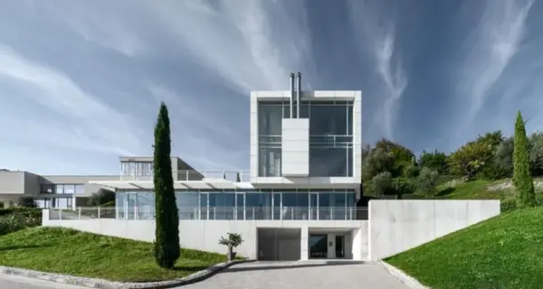 In vendita sul lago di Garda due mega ville del patrimonio immobiliare di Renè Benko