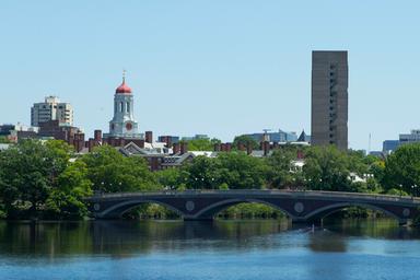 Giudice boccia causa per antisemitismo intentata da Trump contro Harvard