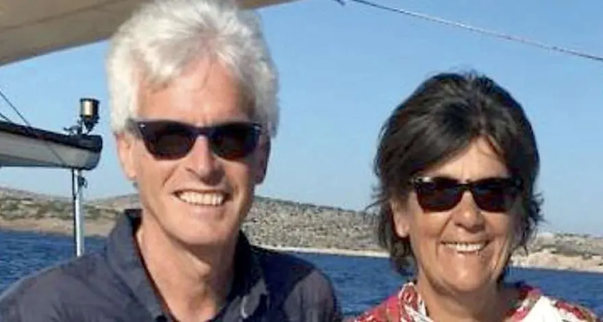 Giacca trovata vicino al fiume: simile a quella che indossava Peter il giorno della scomparsa