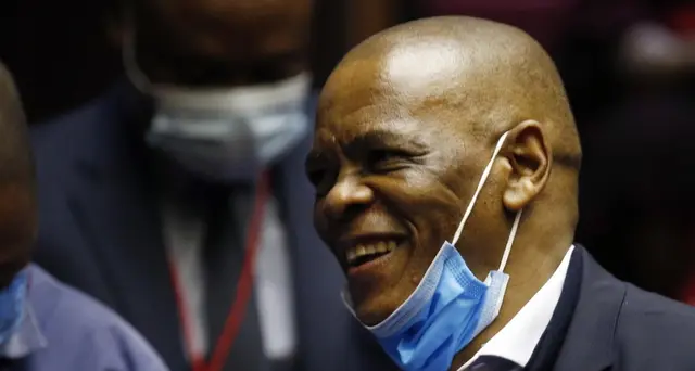 Sudafrica: si è costituito l'ex presidente Zuma