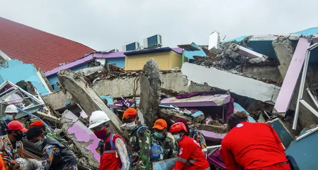 Indonesia: 73 morti bilancio sisma, piogge fermano ricerche