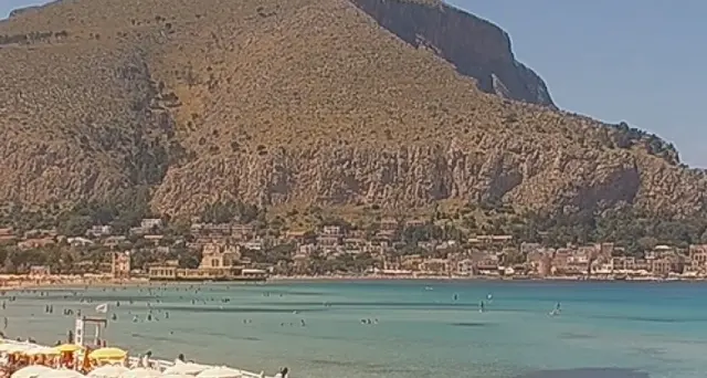 Estate: per vacanze spesa media 1.080 euro e si va più lontano