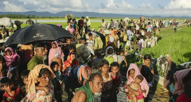 Bangladesh, centinaia Rohingya trasferiti da campi a isola