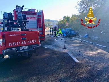 Morti due giovani dopo uno scontro tra un'auto e un camion in Umbria