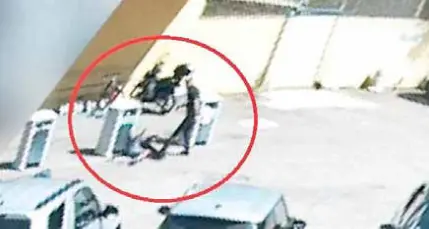 Violenta aggressione in via Macello: calci e pugni nel parcheggio