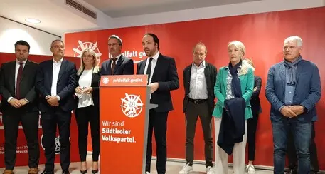 Governo, l’Svp pronta ad astenersi se da Meloni arrivano segnali chiari per l'autonomia