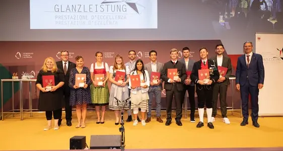 Solidarietà e integrazione, premiati i giovani volontari di Alto Adige e Tirolo