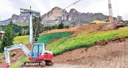Carezza, la nuova cabinovia divide: impiantisti contro turisti