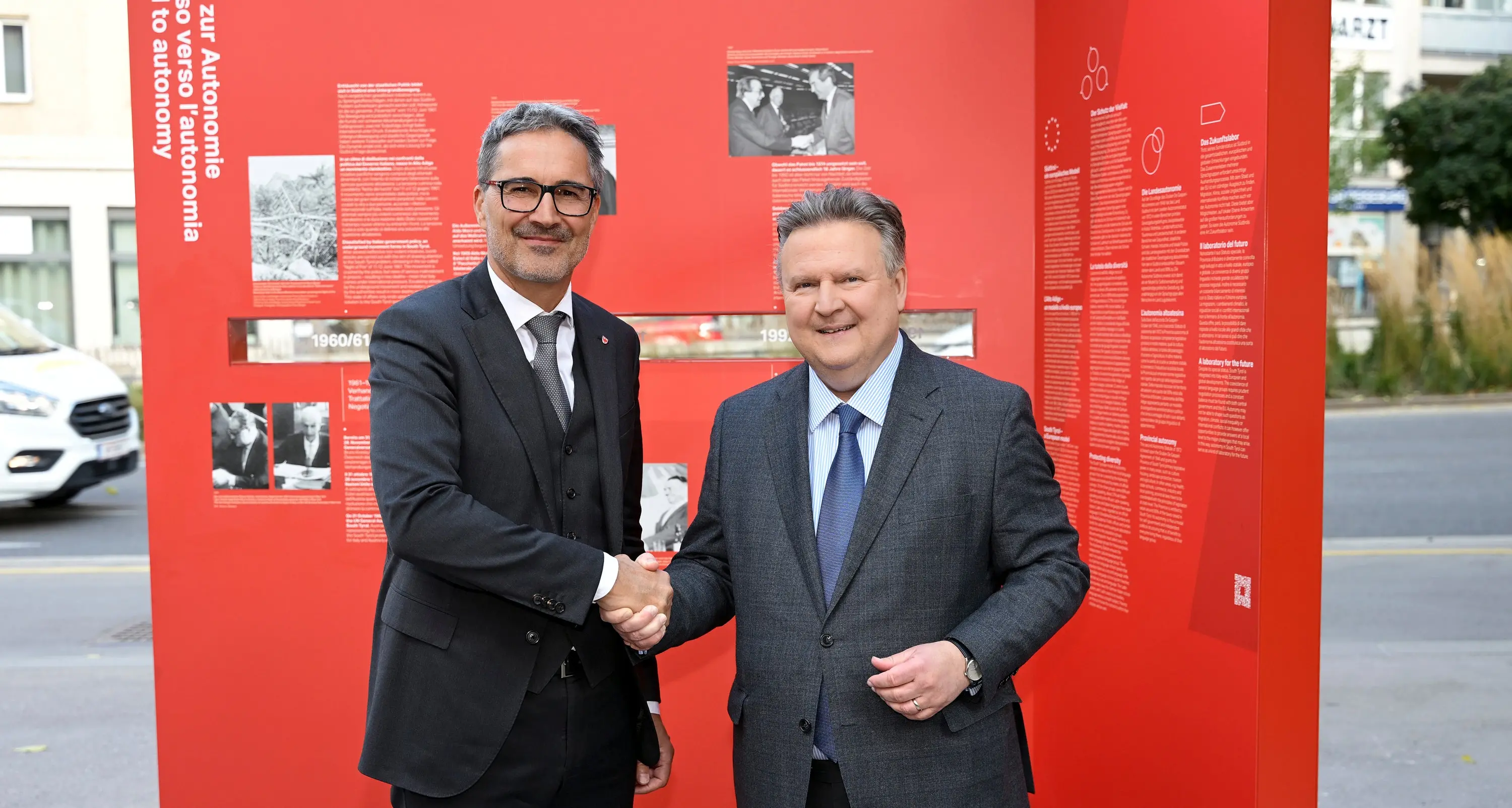 A Vienna inaugurata la stele che celebra l’Autonomia altoatesina