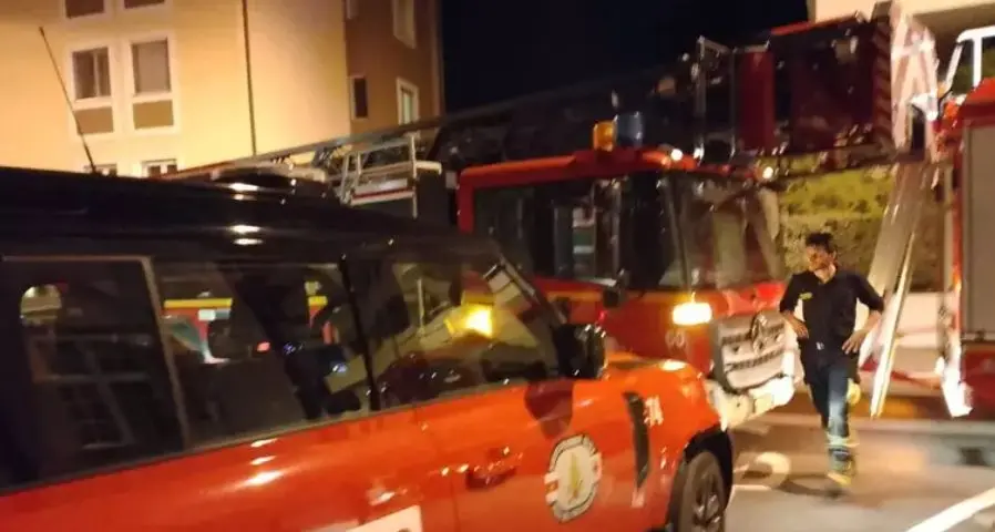 Si arrampica di notte sulla chiesetta di San Giovanni a Bolzano: salvato. Forse cercava un riparo