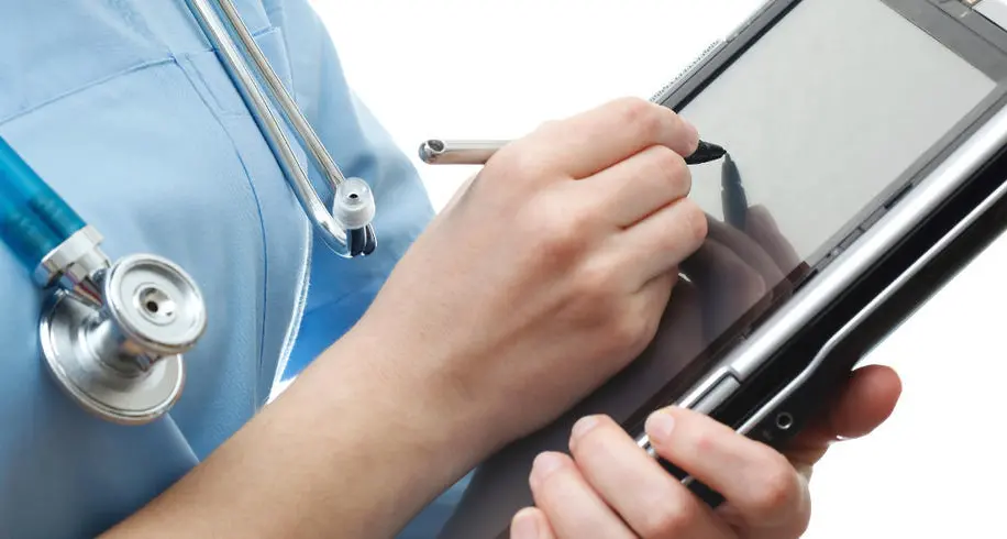 Alto Adige, sospesi 15 medici non vaccinati ma c’è chi lavorerà da casa