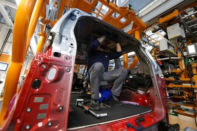 Migliora l'industria europea, in Germania Pmi manifattura top dal 2022