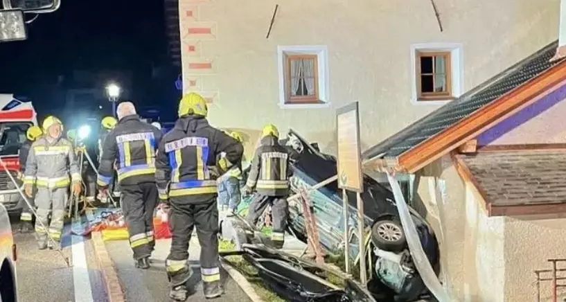 Si ribalta con l’auto in centro a Ortisei, ferito un giovane