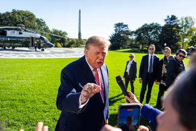 Trump: 'Se l'Europa soccombe ai migranti noi ce ne andremo'