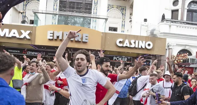 Europei: party anticipato per inglesi, con qualche tensione