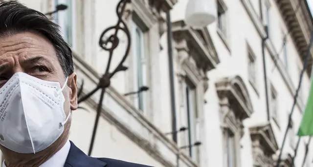 Caro carburante: Conte, ipotizzare contributi di solidarietà