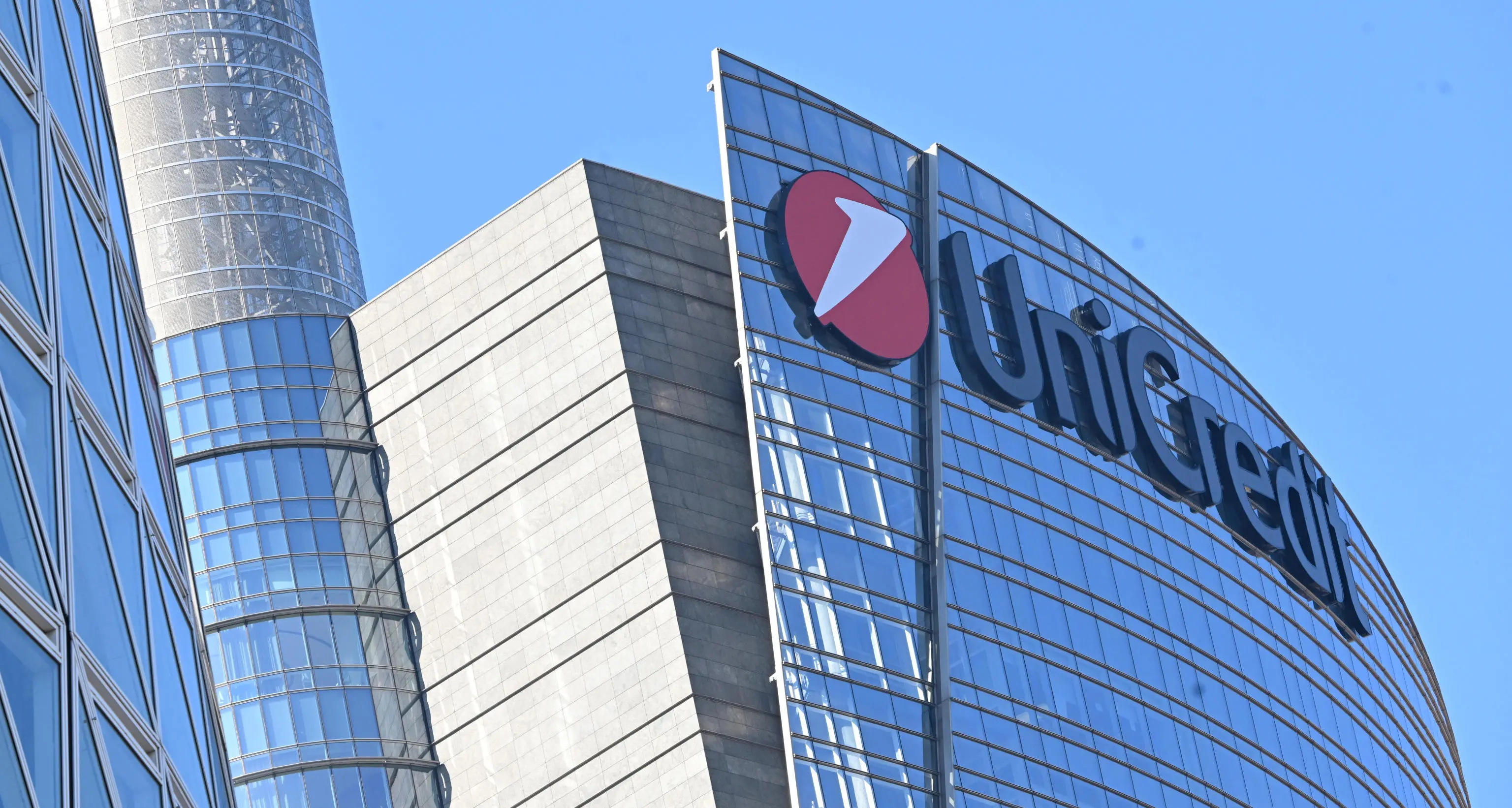 Unicredit: Lagarde, fusioni bancarie auspicate da molti