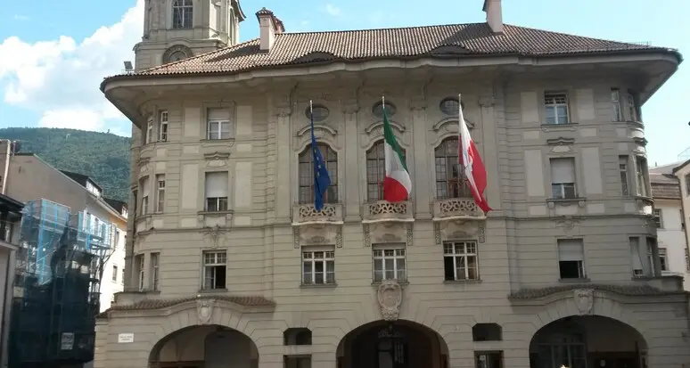 Bolzano, c’è l’accordo con la Svp: nasce un patto di coalizione per la giunta comunale